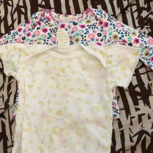 Long sleeve and a short sleeve